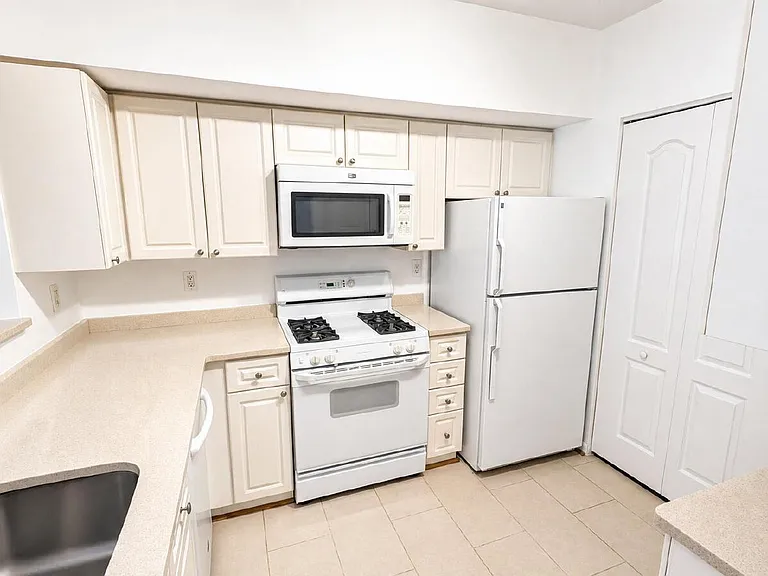 12913 Alton Sq #307 — Photo 5