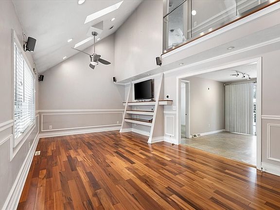5th image of 52 Nickerson St