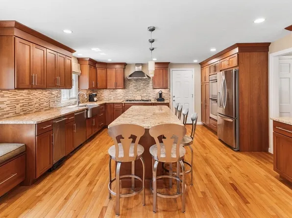 5 Jyra Ln, North Easton, MA 02356