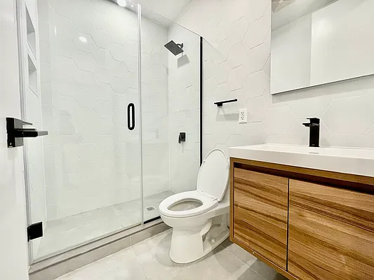 Rented by HOLTON REAL ESTATE INC. | media 3