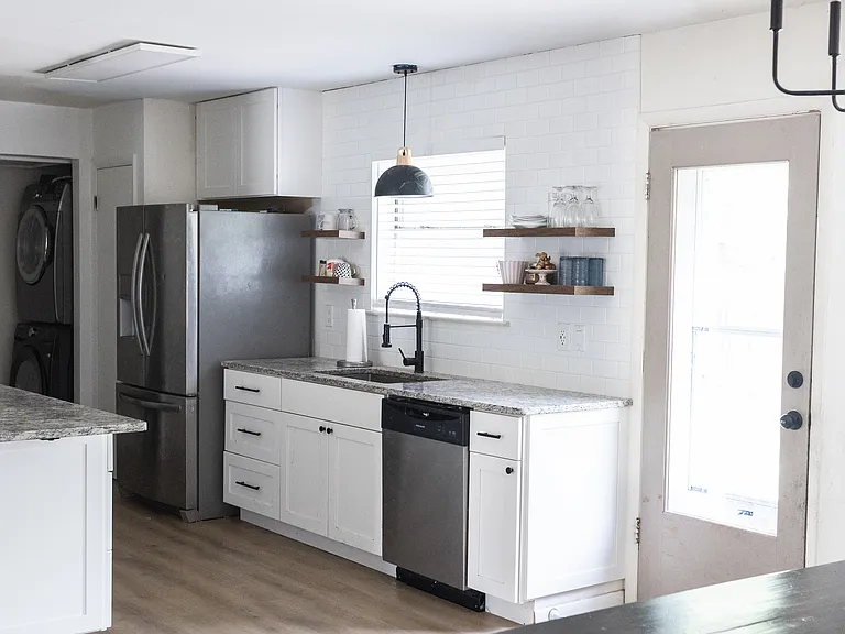 1811 W Hunt St — Photo 4