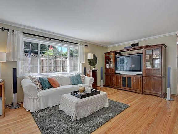 4th image of 1044 Loyola Ct