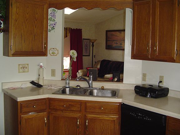 4th image of 1405 Westwood Dr
