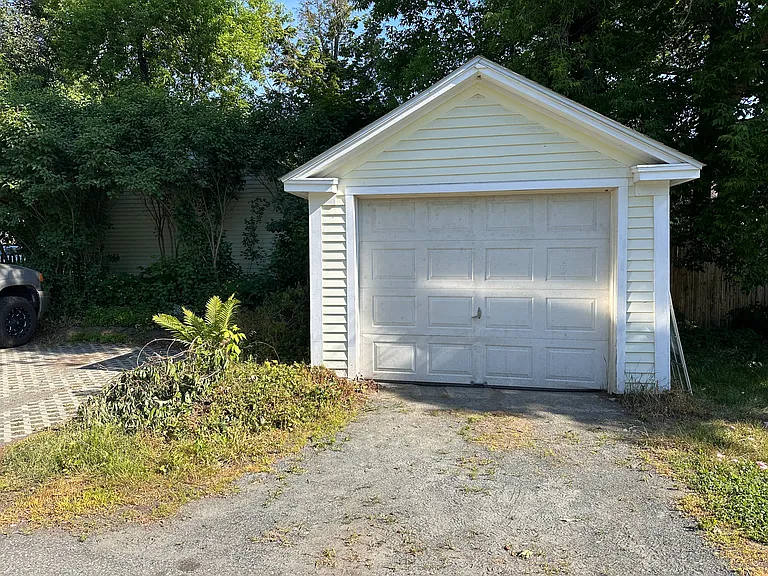 Lary Ln — Photo 15