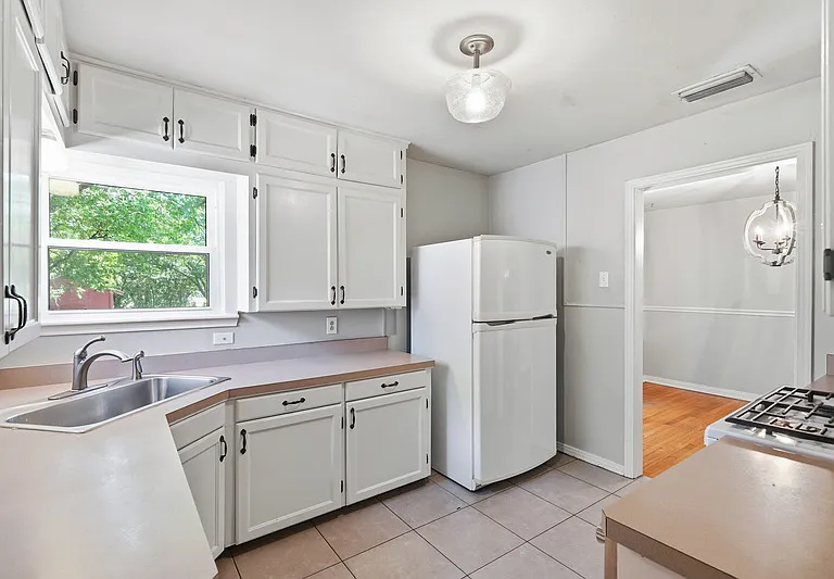 3412 Brady Ave — Photo 14