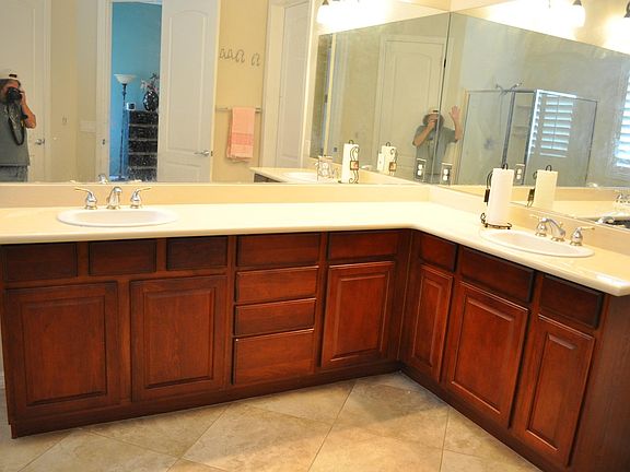 primary bath double sink vanity