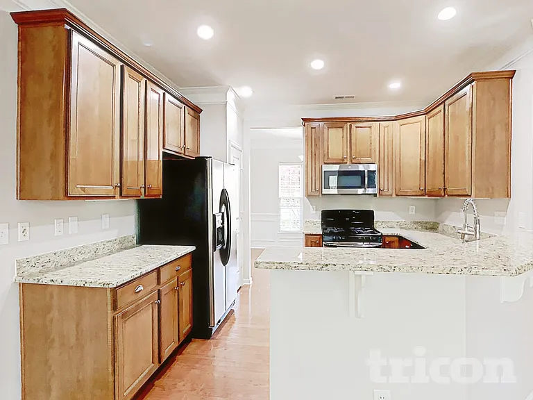 1413 Eastway Dr — Photo 6