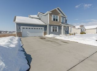1104 Red Oak Cir, Johnson Creek, WI 53094