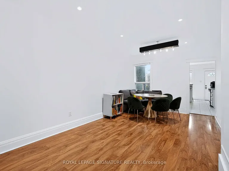 37 Strathcona Ave — Photo 6