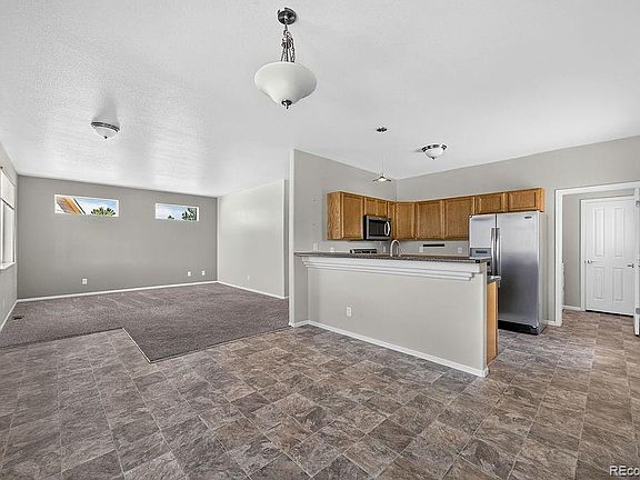 5th image of 370 Naples Street