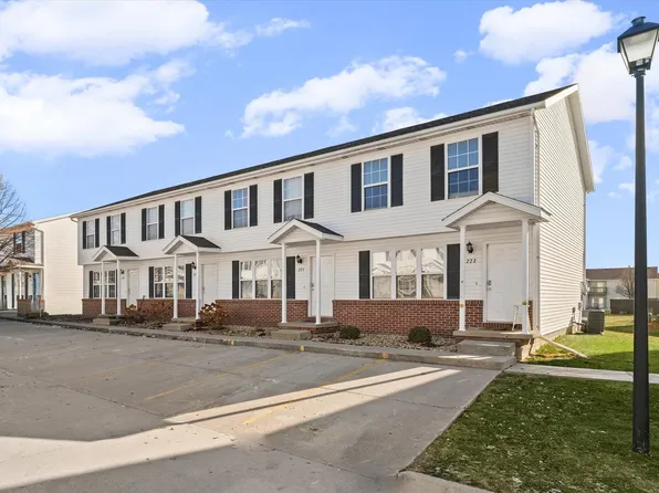 201 Crossing Dr, Normal, IL 61761