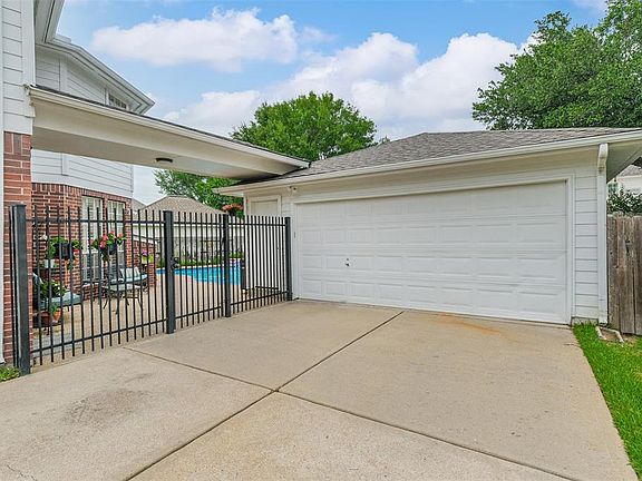 3rd image of 22126 Mission Hills Ln