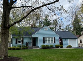 107 Laurel Rd, Chagrin Falls, OH 44022