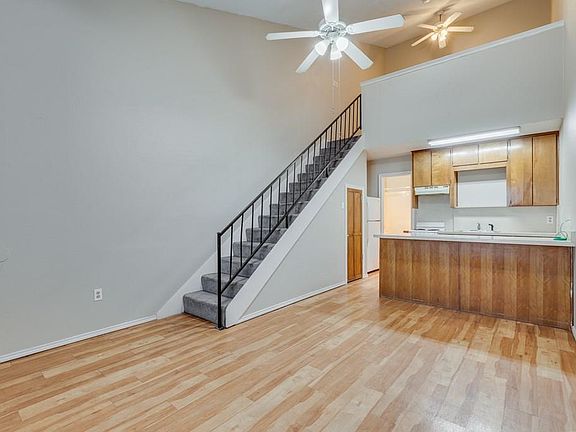 3rd image of 520 Bond St APT 10