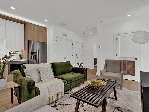 3rd image of 1613 W Belmont Ave #2R