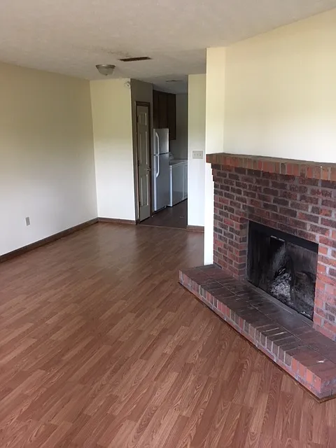 315/317 Epps Bridge Duplex — Photo 4