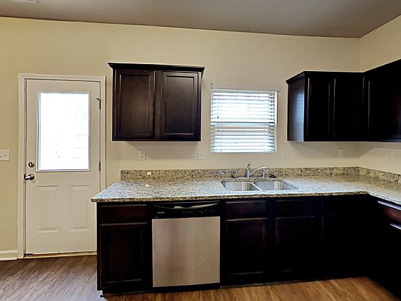 4th image of 4083 Clay Ct SE