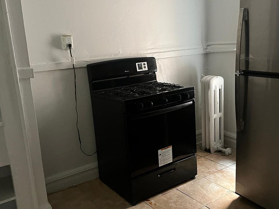 1st image of 482 Summer Ave Floor 3