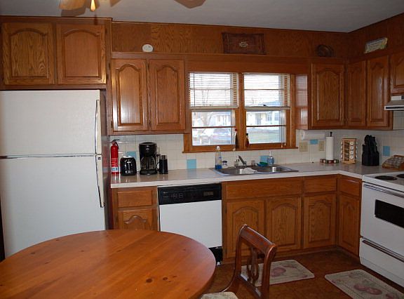 3rd image of 704 W Burton St