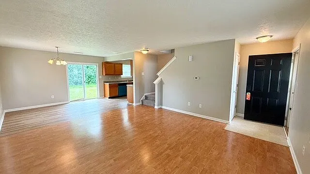 4 bed, 2.5 bath, 1633 sqft, $1,925 — Photo 2