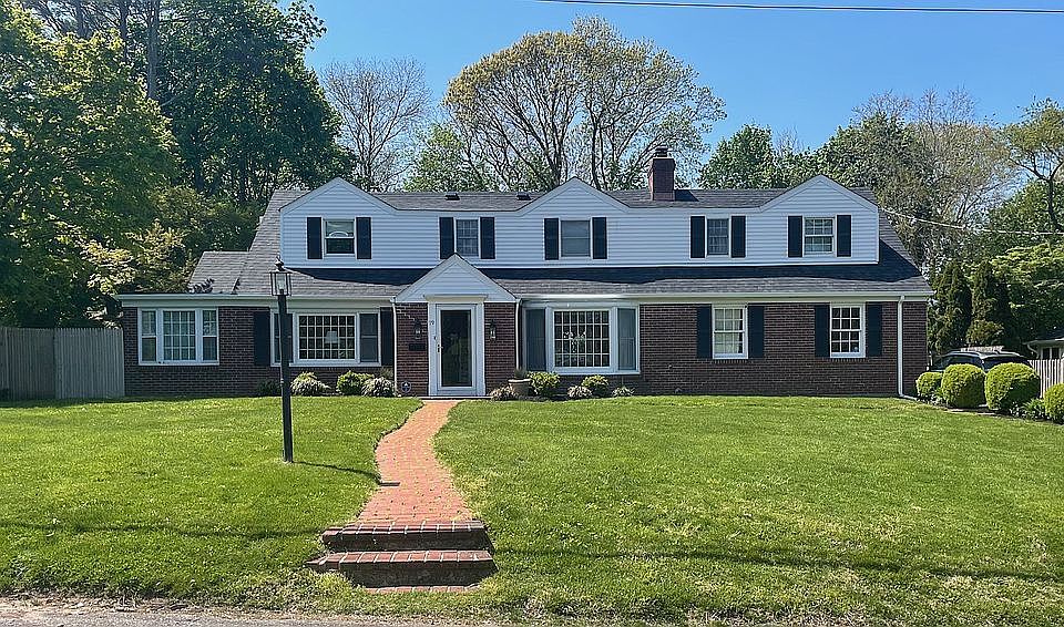 1st image of 19 Blair Dr