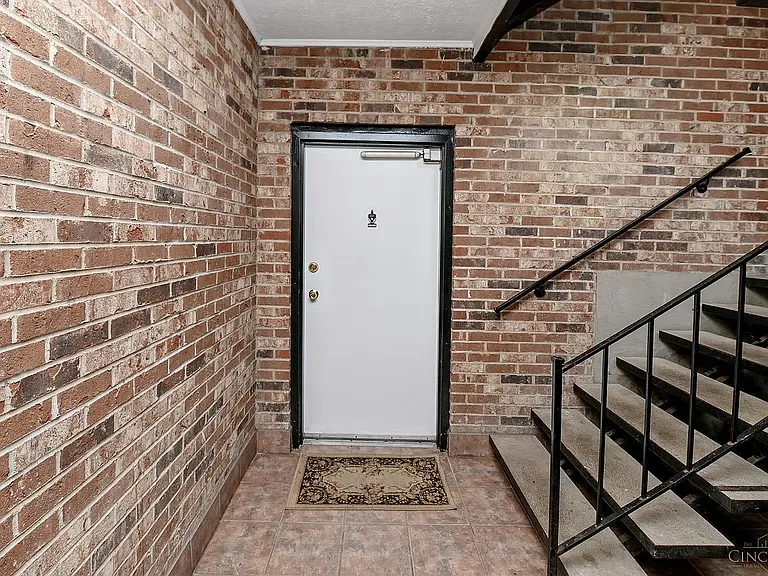 801 Delta Ave #2A — Photo 3