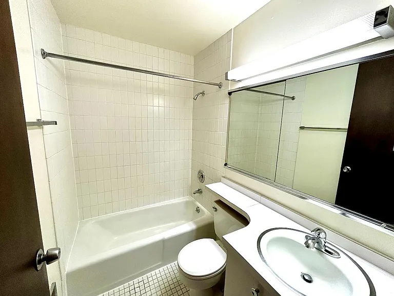 5435 N Artesian Ave #3E — Photo 7