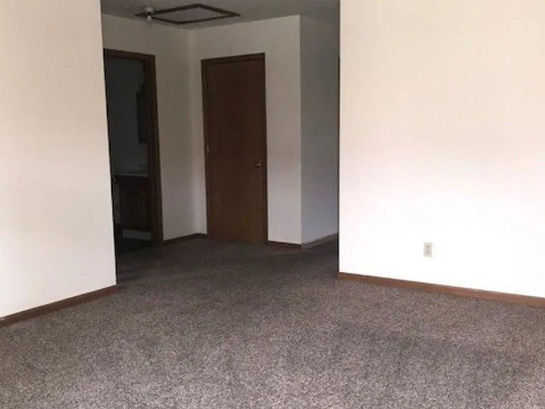 555 W Mill St — Photo 11