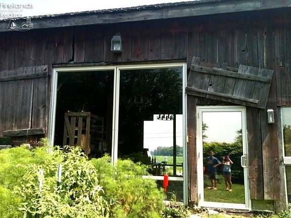 3rd image of 6415 Hayes Ave