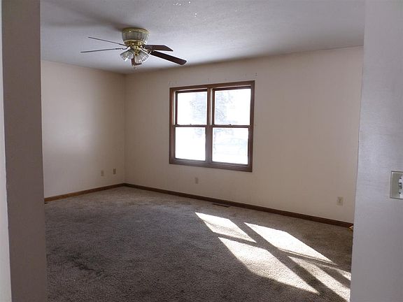 4th image of 216 Orange Ave