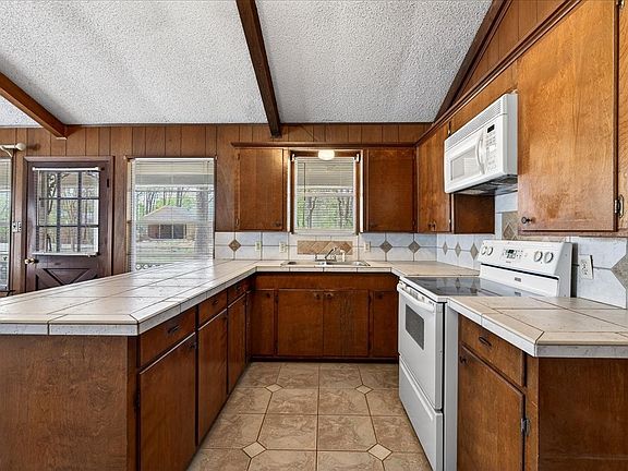 5th image of 131 Sierra Madre St