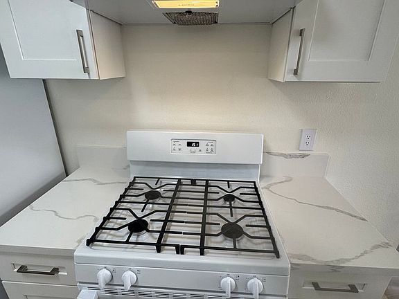 5th image of 231 W Palmyra Ave APT 3