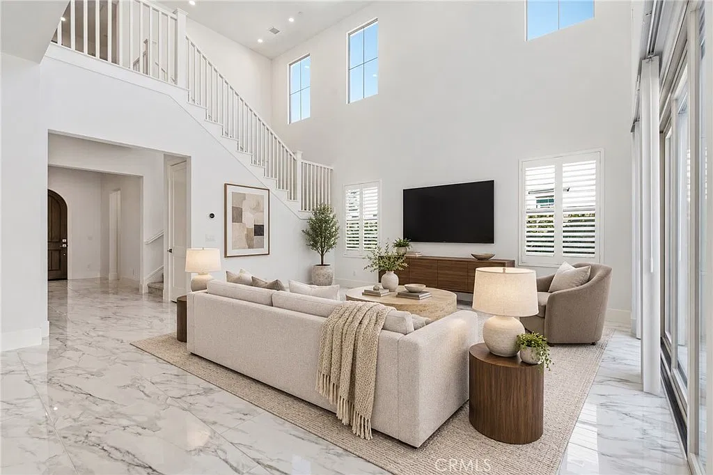 4 bed, 3.5 bath, 3427 sqft, $9,495 — Photo 4