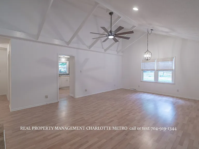 1059 Woodlake Ln — Photo 22
