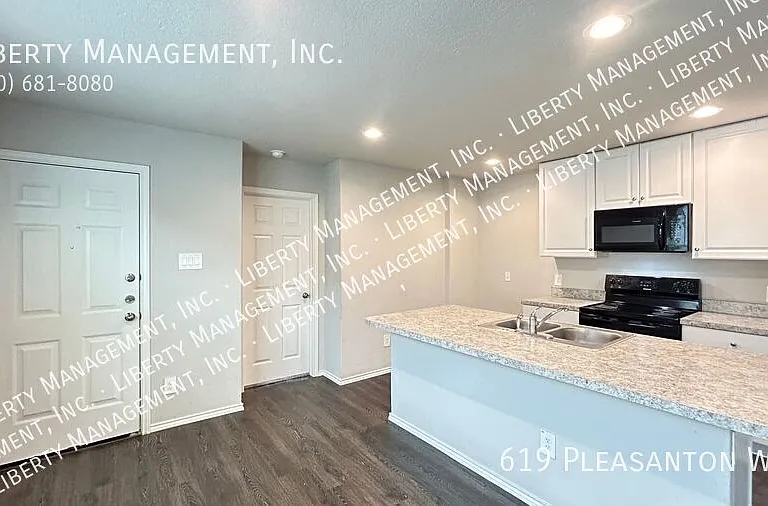 619 Pleasanton Way — Photo 4