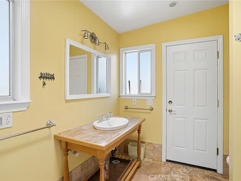 2611 Janin Way — Photo 39