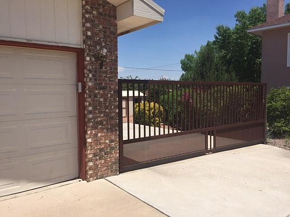 Side gate