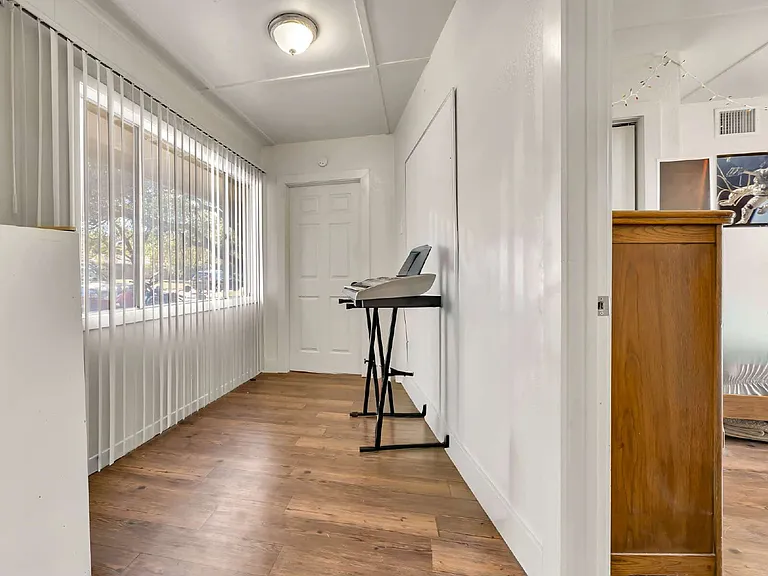 520 Helena St — Photo 16