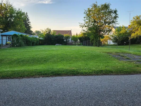 1497 Williamson Ave E, Burton, MI 48529