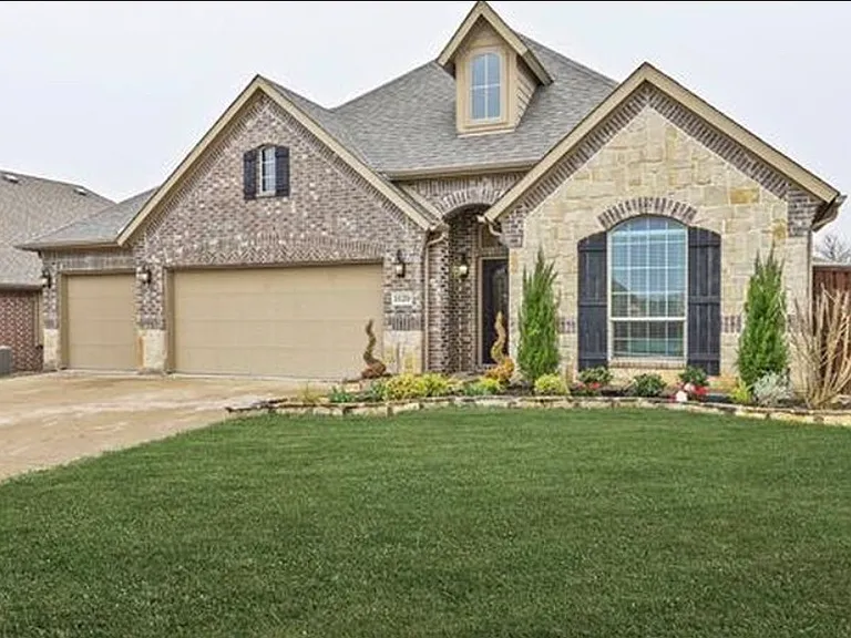 1120 Haskell Dr — Photo 2