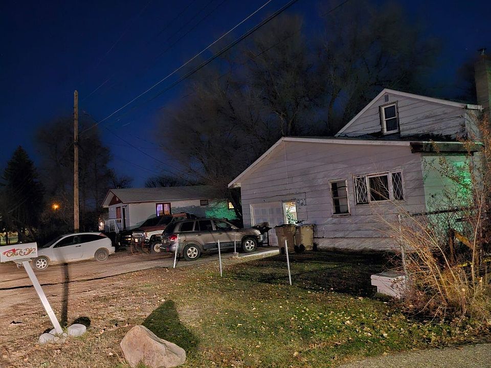 2nd image of 921 39th St SE
