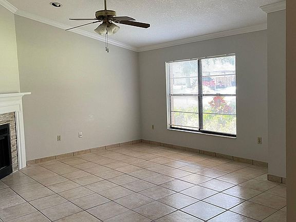 Living Room Picture 1