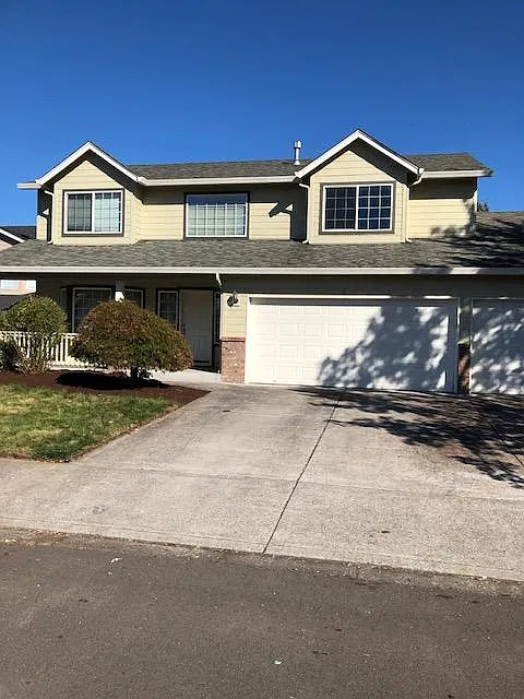 4 bed, 2.5 bath, 2500 sqft, $2,695 — Photo 1