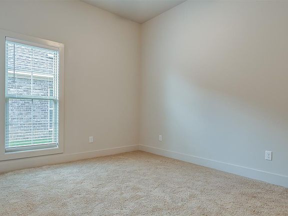 4th image of 9049 Chastain Park Dr