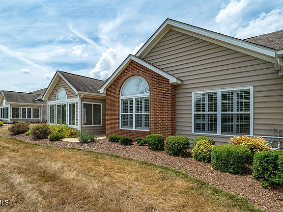 2nd image of 228 Avonlea Pl