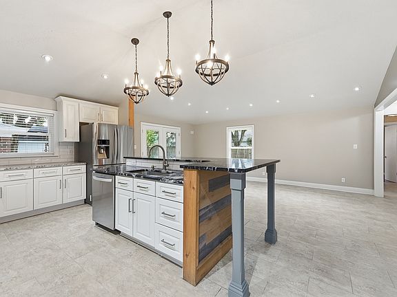 4th image of 1219 Nicholas Rd