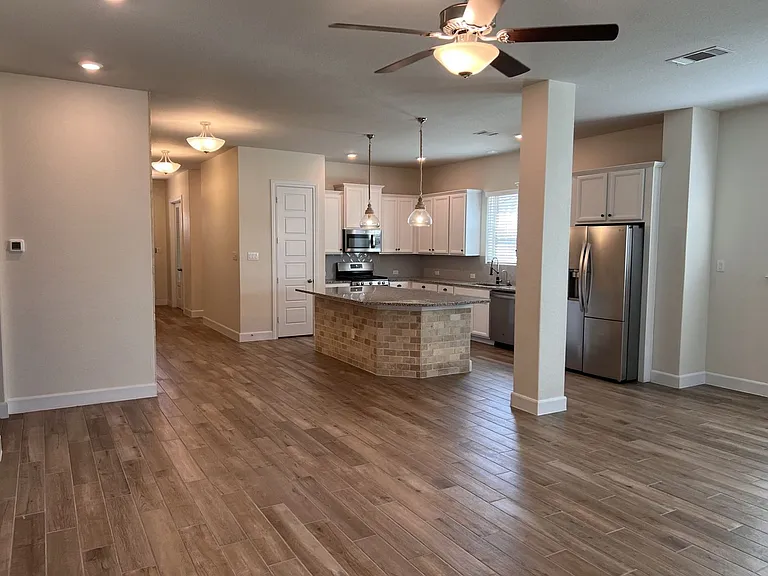 10215 High Noon Dr — Photo 2