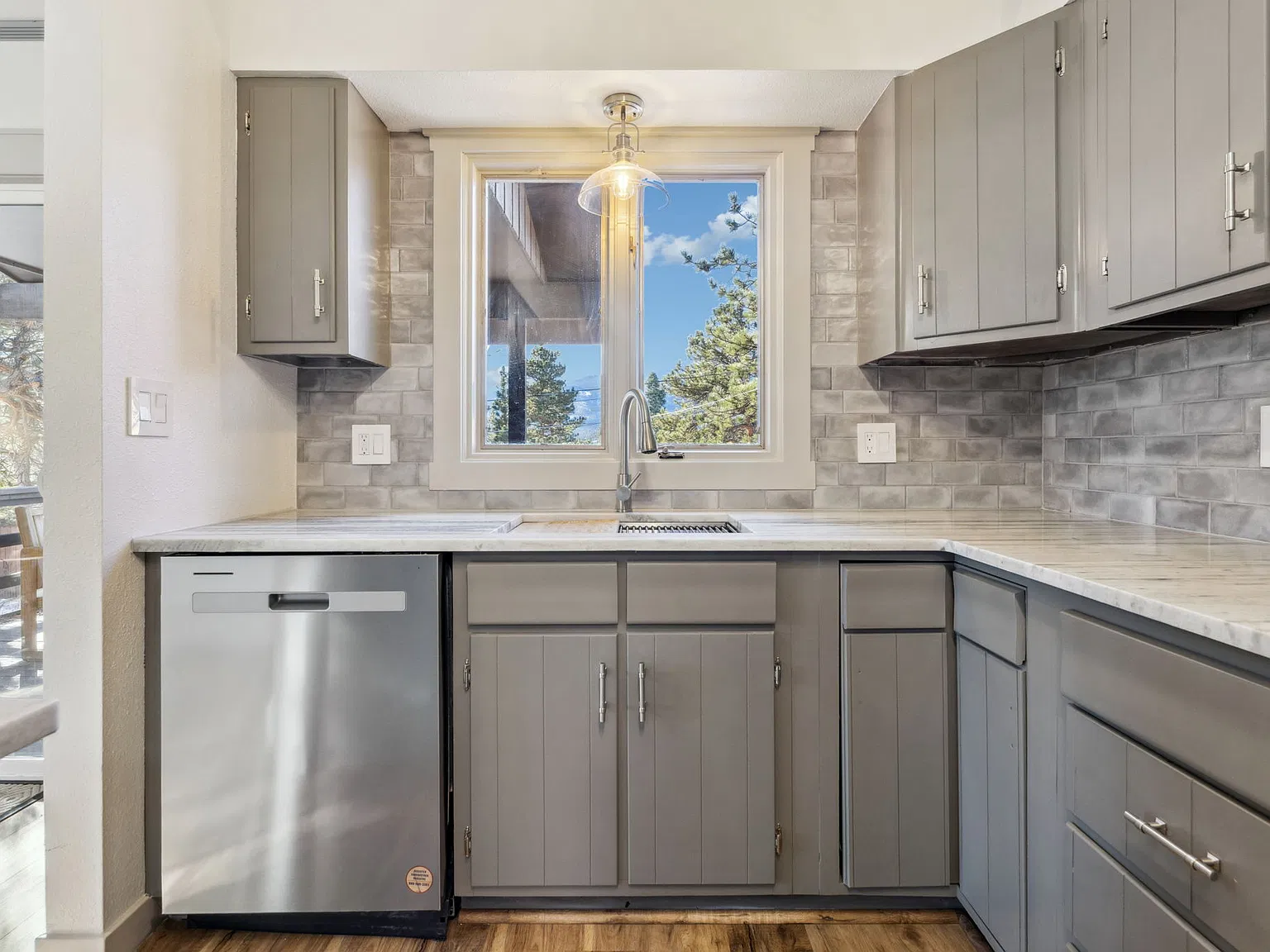 2 bed, 1.5 bath, 1000 sqft, $2,450 — Photo 2
