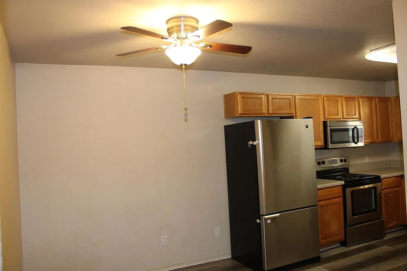 415 E 4th Ave, Belton — Photo 4