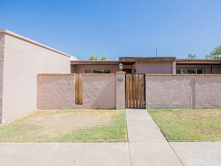 6008 W Augusta Ave — Photo 2